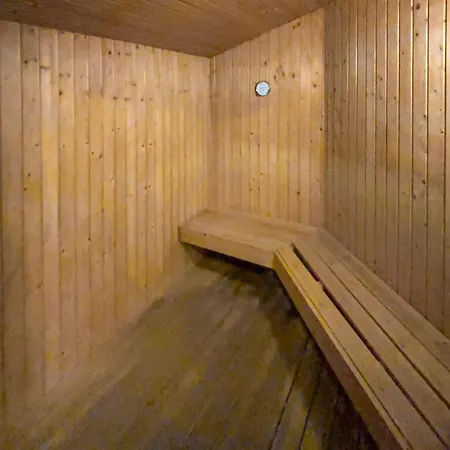 別荘 Front In With Sauna ブラーバンド